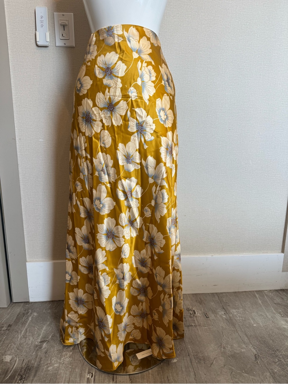 Reformation Petites Bella Silk Skirt Orange - Size XSP - Picture 3 of 7